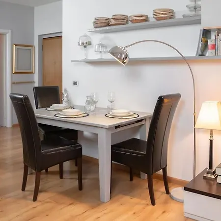 Tridenthome 5 Min From Station & Free Wifi