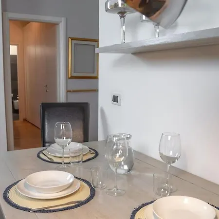 Tridenthome 5 Min From Station & Free Wifi Appartamento