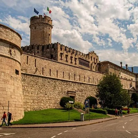 Tridenthome 5 Min From Station & Free Wifi * ترينتو